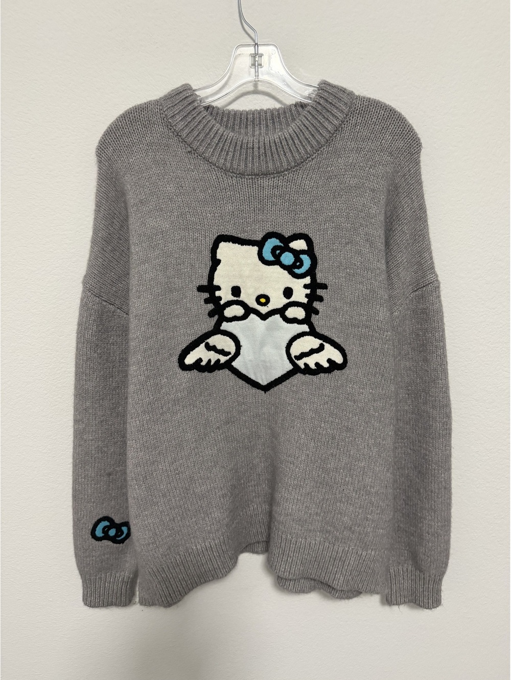 Forever 21 x Hello Kitty Long Sleeve Crew Neck Angel Pullover Sweater Size M